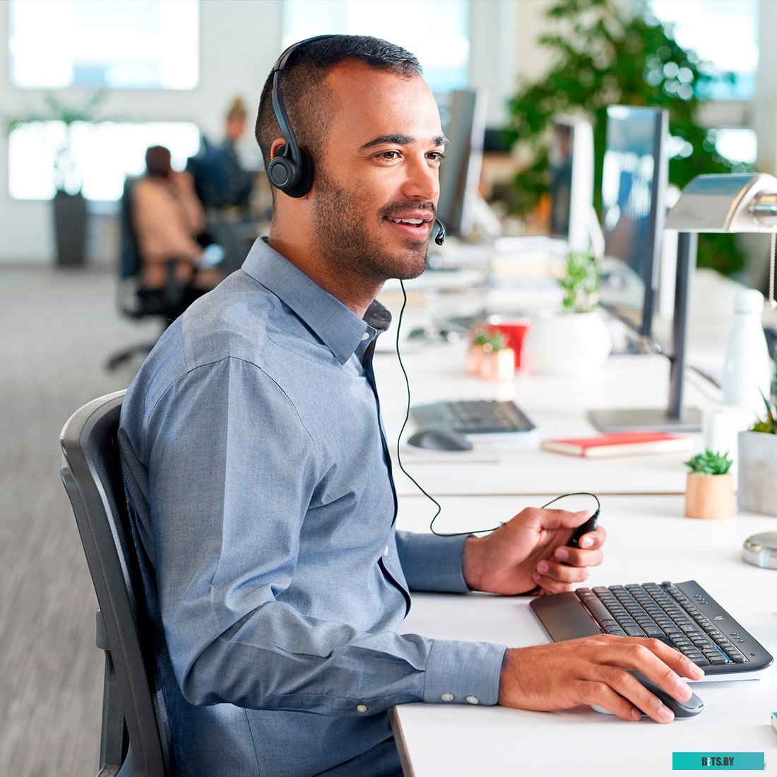 Офисная гарнитура Logitech PC Headset 960 USB <981-000100>