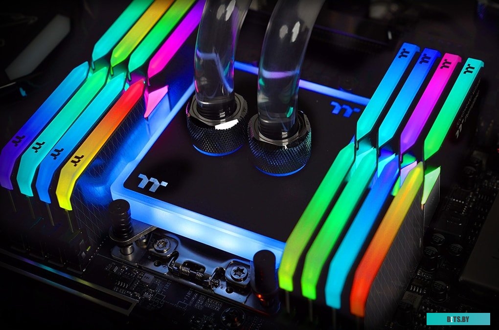 Модуль памяти Thermaltake ToughRam XG RGB 2x8ГБ DDR4 4400 МГц R016D408GX2-4400C19A