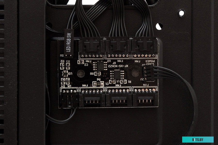 Корпус AeroCool Python Python-G-BK-v1