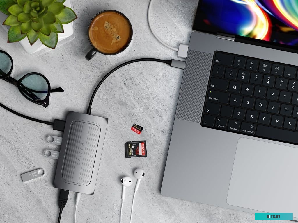 Адаптер Satechi USB 4 Multiport с 8K HDMI ST-U4MA3M