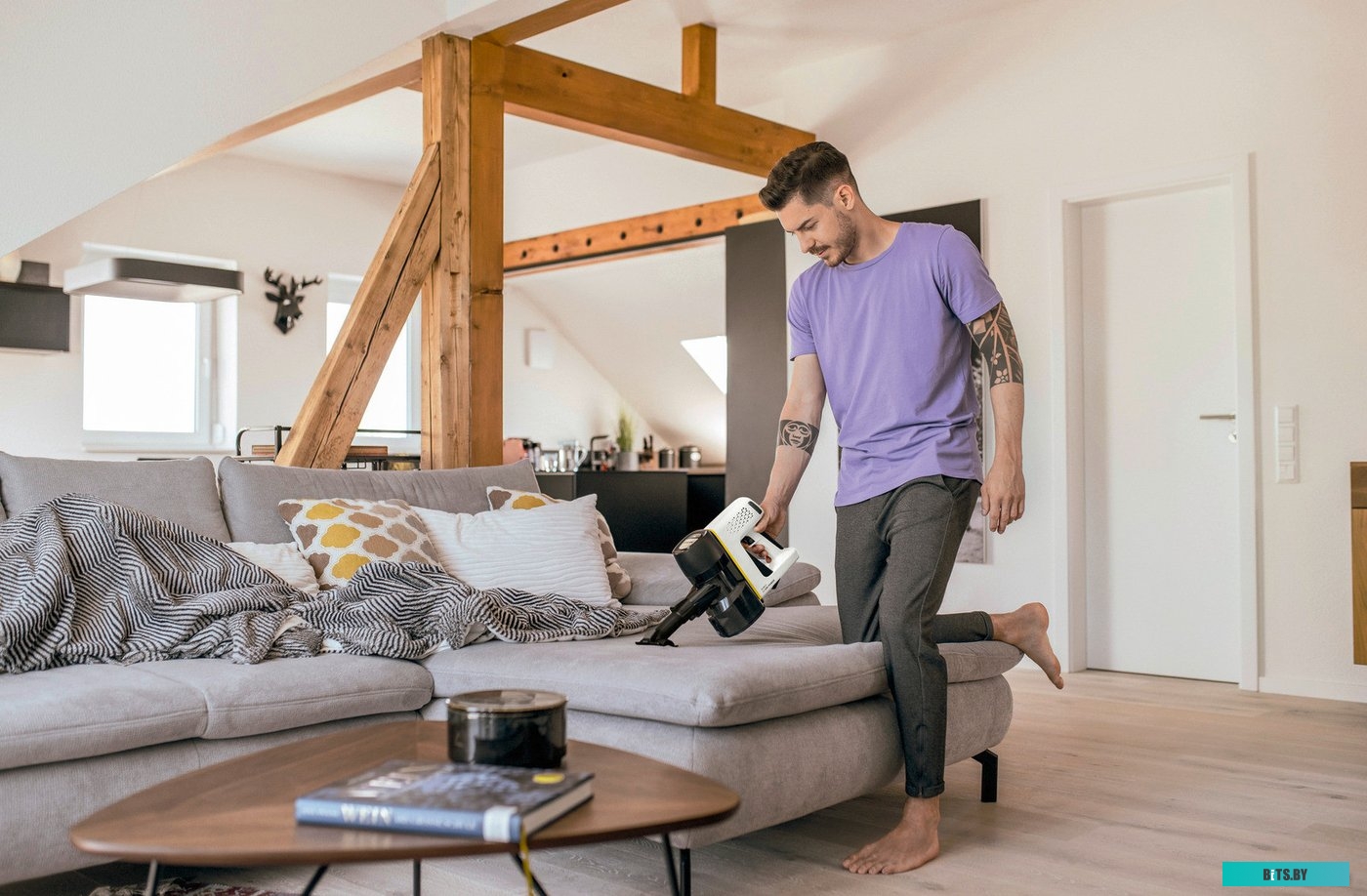 1.198-630.0 Ручной пылесос Karcher VC 4 Cordless myHome, 140Вт, белый [1.198-630.0]