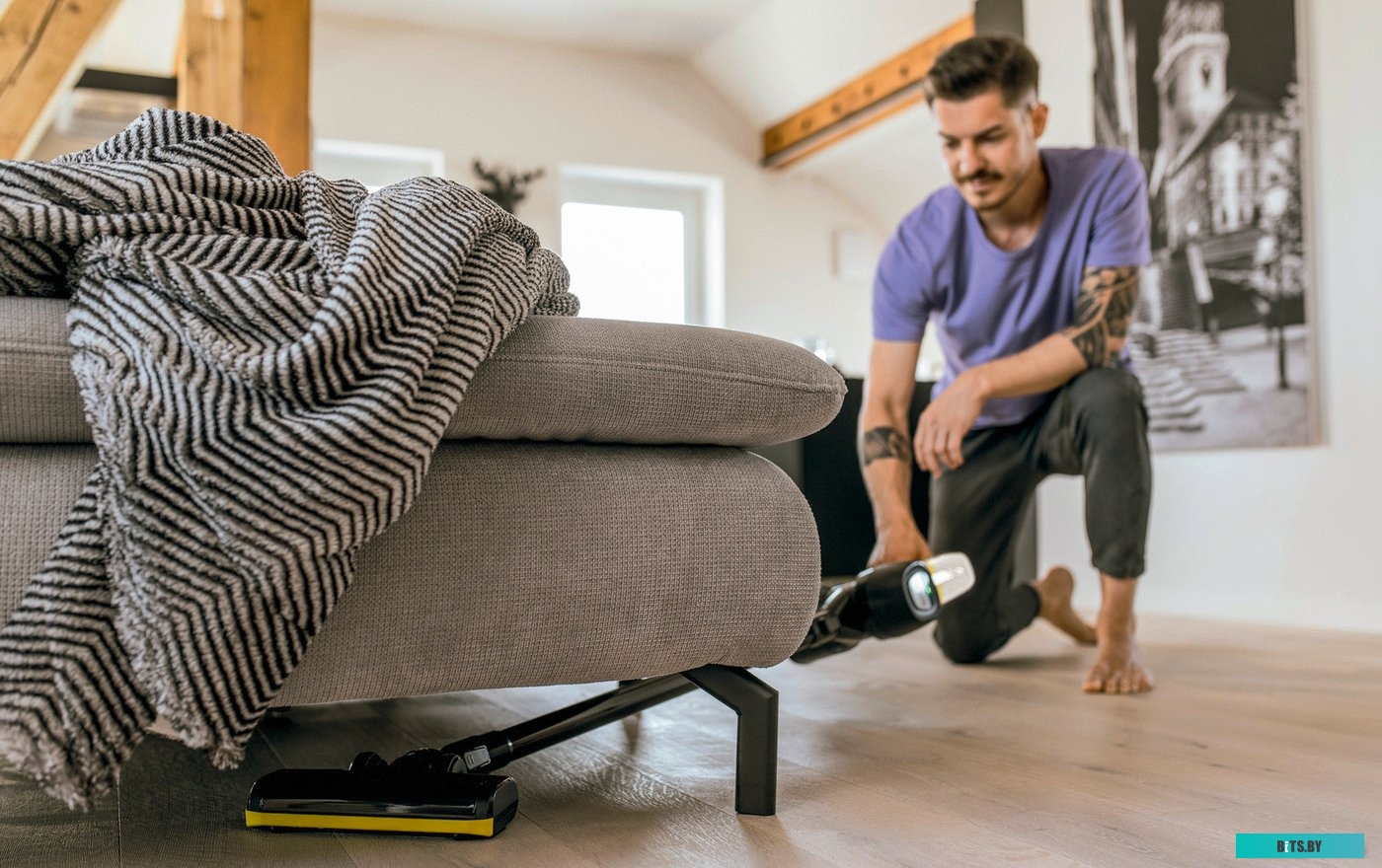 1.198-630.0 Ручной пылесос Karcher VC 4 Cordless myHome, 140Вт, белый [1.198-630.0]