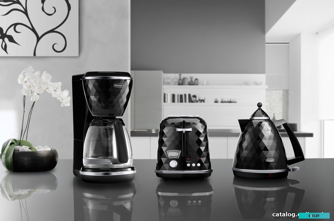 KBJ2001.BK Чайник электрический Delonghi KBJ2001.BK 1.7л. 2000Вт черный (корпус: пластик)