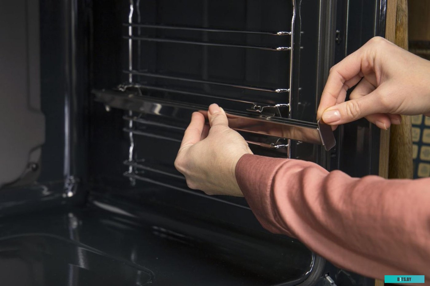 BO6725E02WG Встраиваемые электрические духовки GORENJE/ Духовой шкаф, 77 л, Класс энергопотребления: A, Механический таймер с функцией отключения, Кон