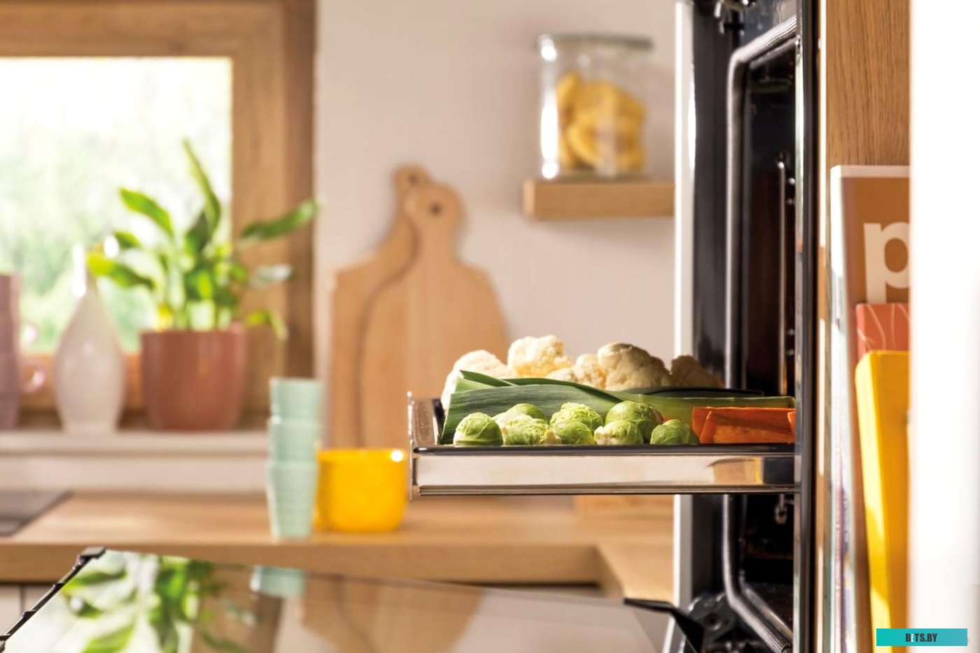 BO6735E05B Встраиваемые электрические духовки GORENJE/ Духовой шкаф, Полезный объем: 77 л,Класс энергопотребления: A, Сенсорный программатор IconLED, 