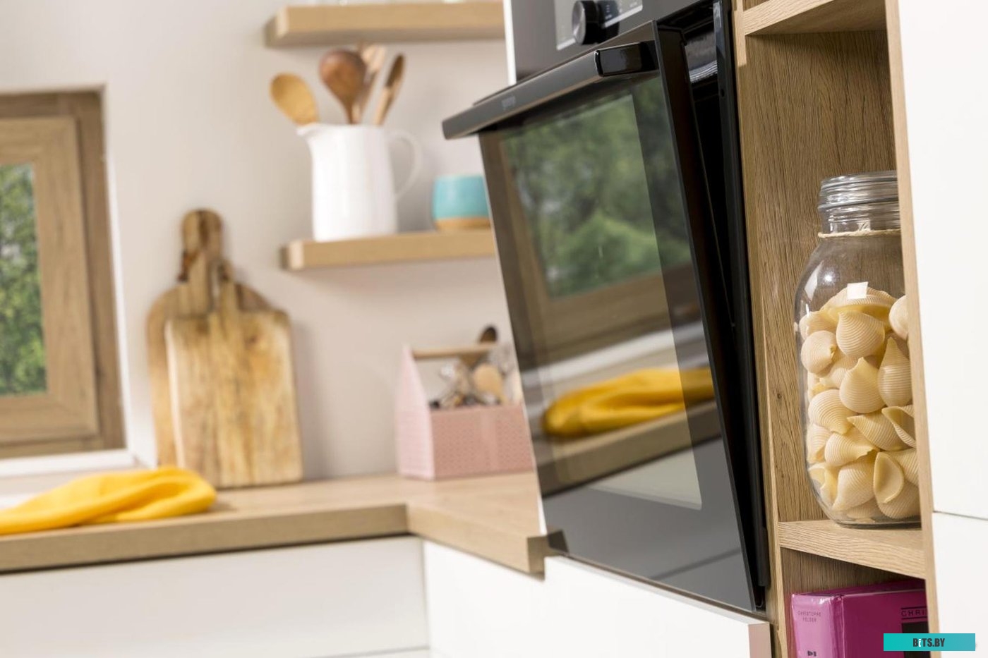 BO6735E05B Встраиваемые электрические духовки GORENJE/ Духовой шкаф, Полезный объем: 77 л,Класс энергопотребления: A, Сенсорный программатор IconLED, 