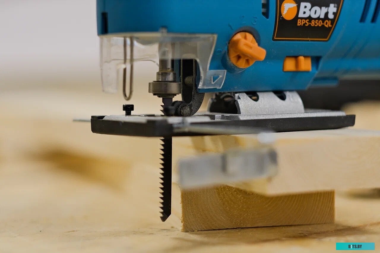 93413519 Измельчитель Bort Titan 7000 780Вт черный