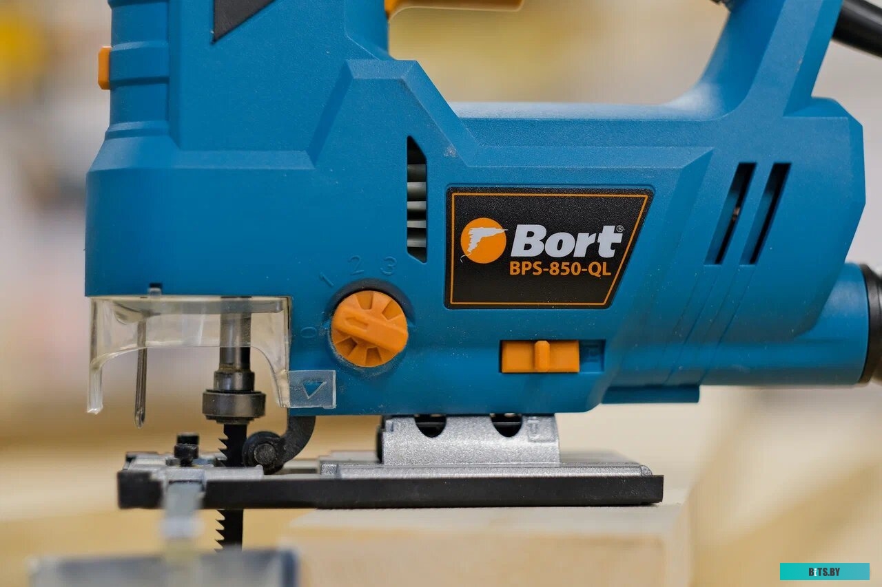 93413519 Измельчитель Bort Titan 7000 780Вт черный