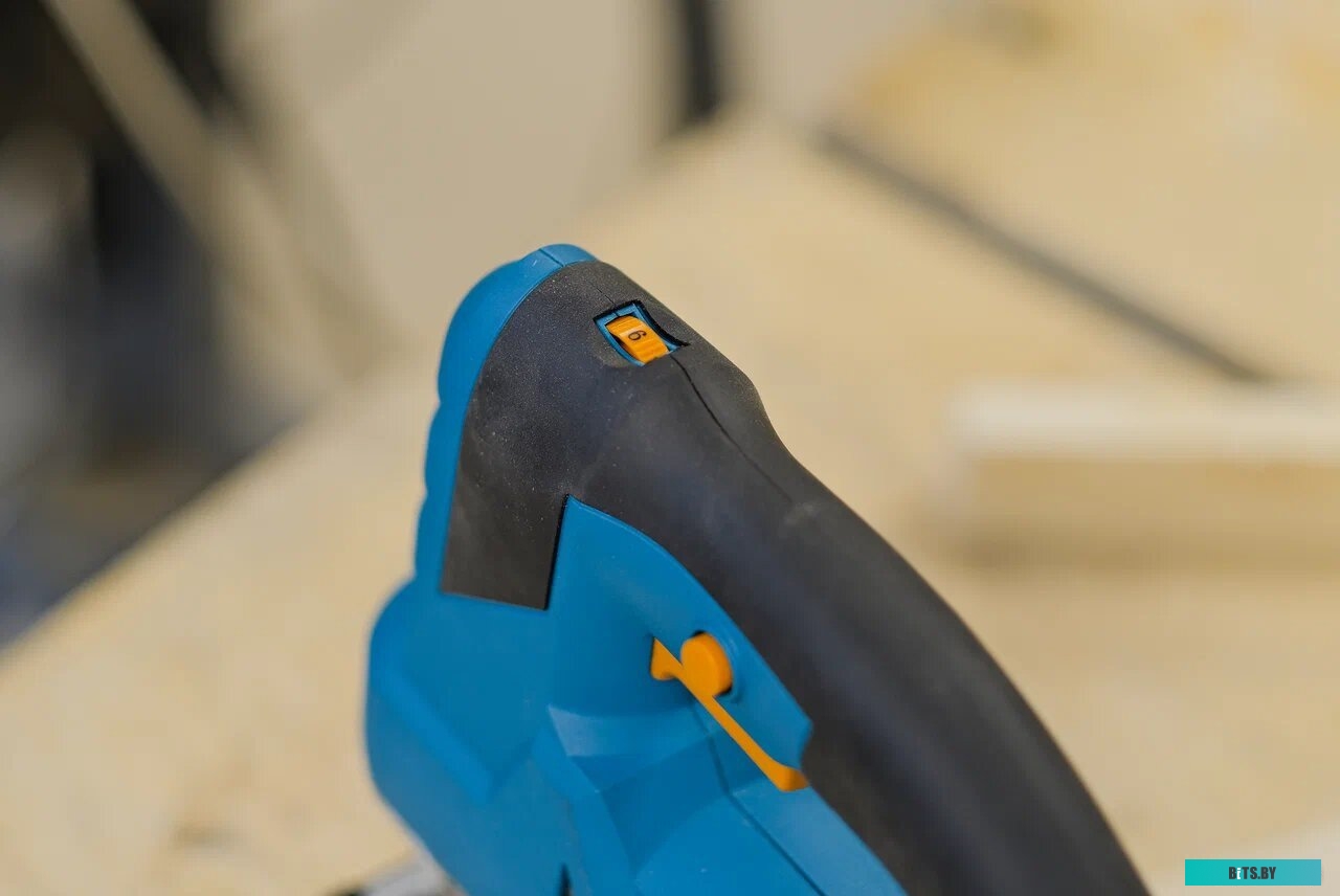 93413519 Измельчитель Bort Titan 7000 780Вт черный