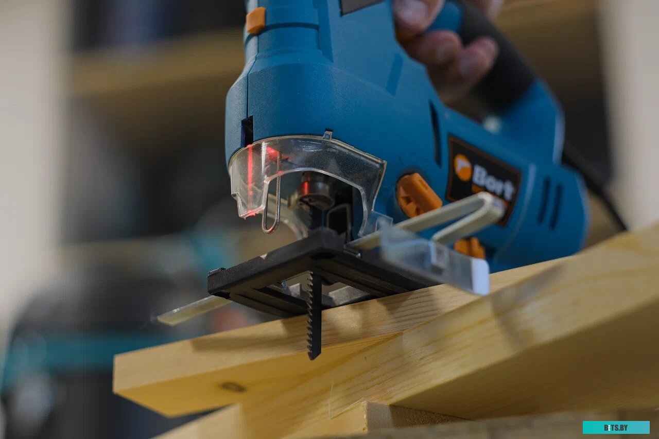 93413519 Измельчитель Bort Titan 7000 780Вт черный