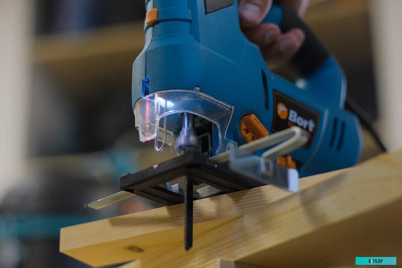 93413519 Измельчитель Bort Titan 7000 780Вт черный