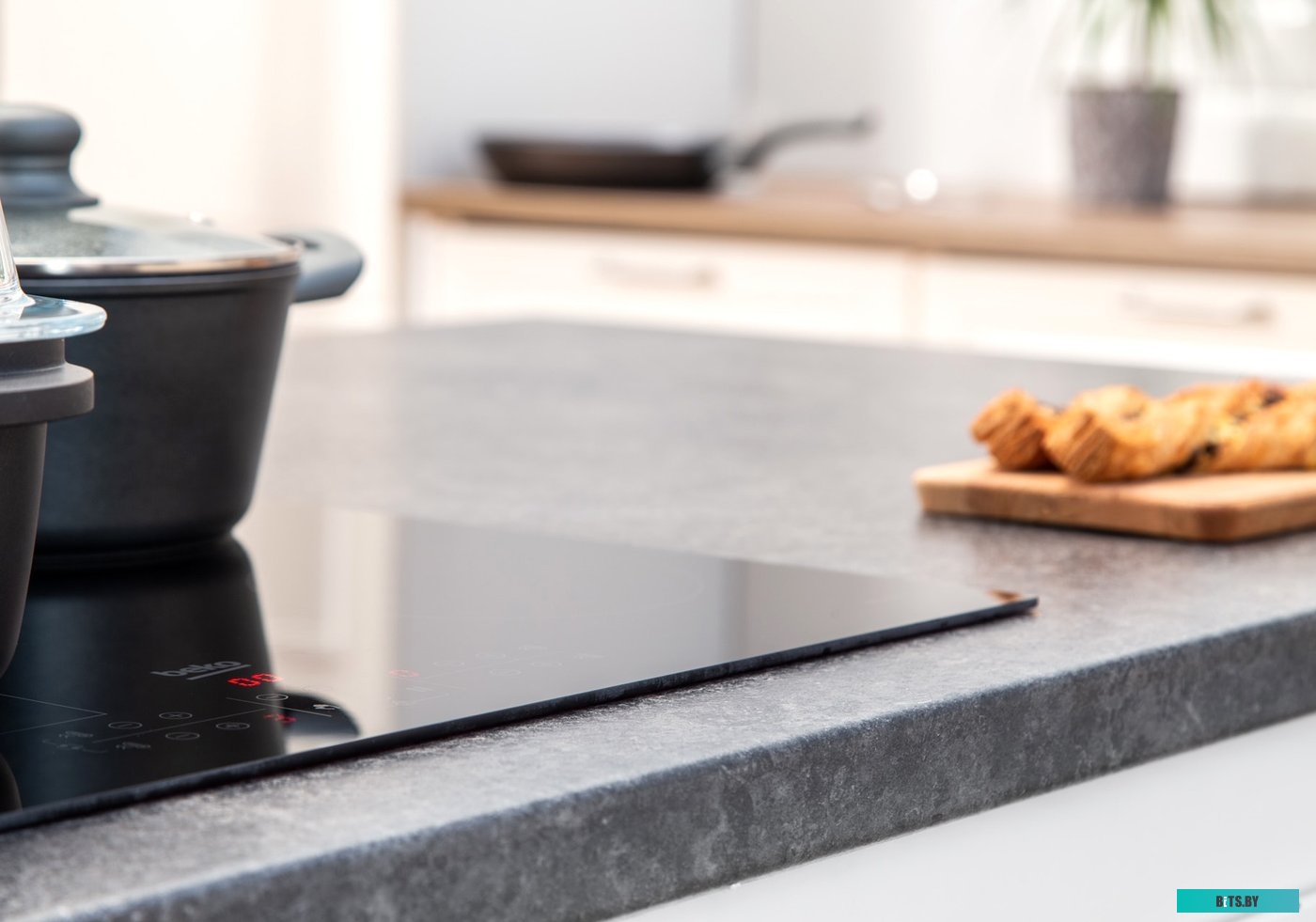 HII64200FMT Индукционная варочная поверхность Beko HII64200FMT черный