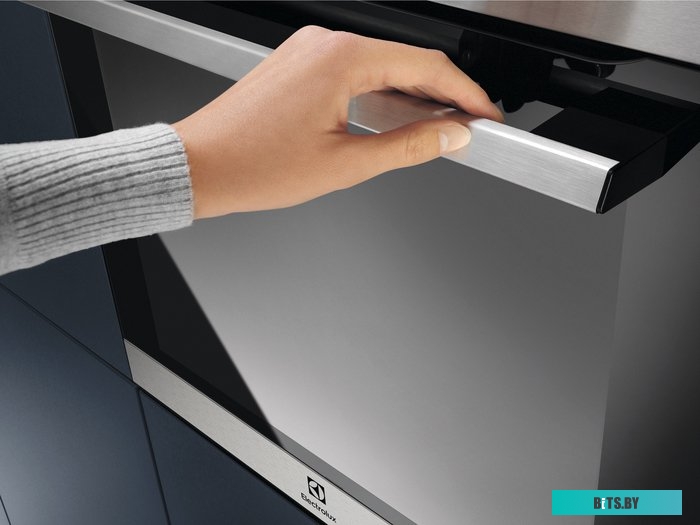 EOF4P56X Встраиваемая электрическая духовка ELECTROLUX/ Электрический духовой шкаф с кольцевым нагревательным элементом SurroundCook, основной цвет - 