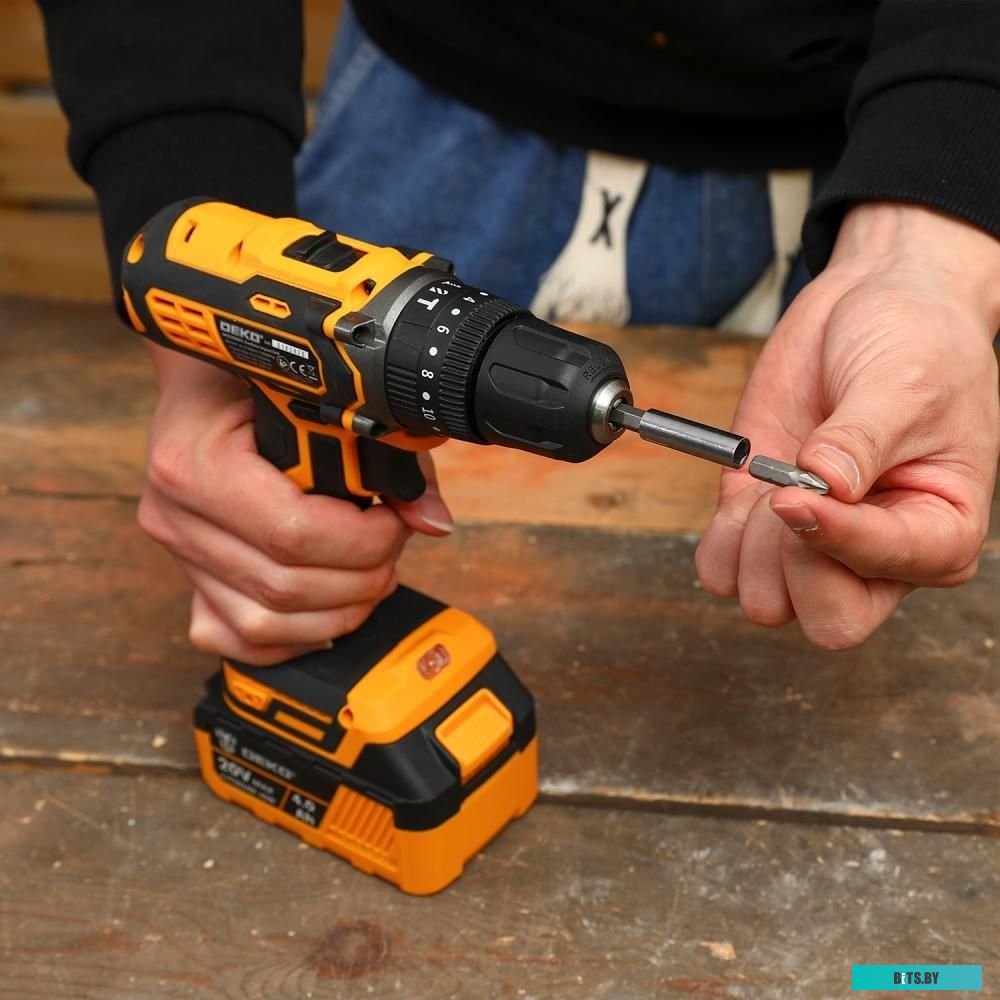 Deko DKCD20 Impact 063-4420 (с 2-мя АКБ, кейс)