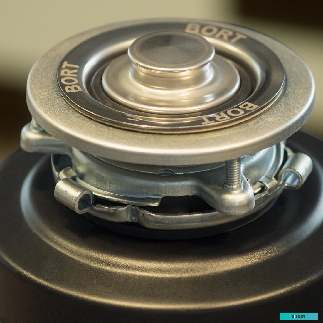 93410778 Измельчитель пищевых отходов Bort Alligator Max 560Вт черный [93410778]