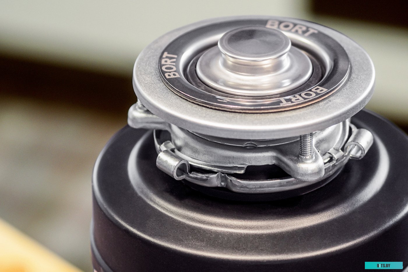 93410778 Измельчитель пищевых отходов Bort Alligator Max 560Вт черный [93410778]