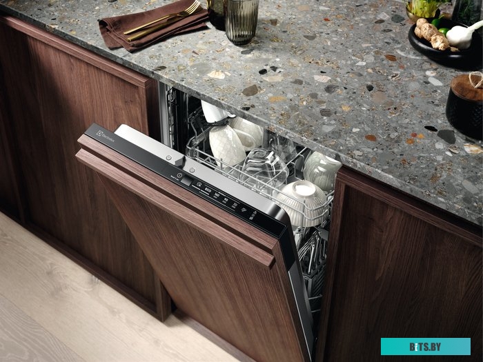 EEA71210L Встраиваемые посудомоечные машины ELECTROLUX/ загрузка на 9 комплектов посуды, электронное управление, 4 программы, 44.6x55x82 см, черный цв