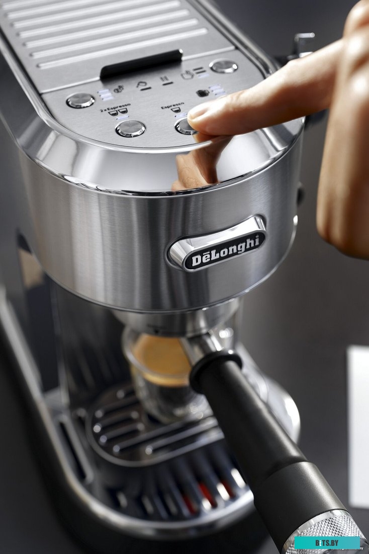 EC950.M Кофеварка DeLonghi EC950.M,  рожковая,  серебристый