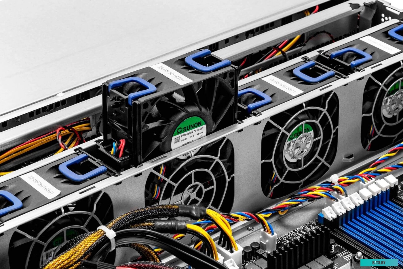 In Win IW-RS216-07 800W
