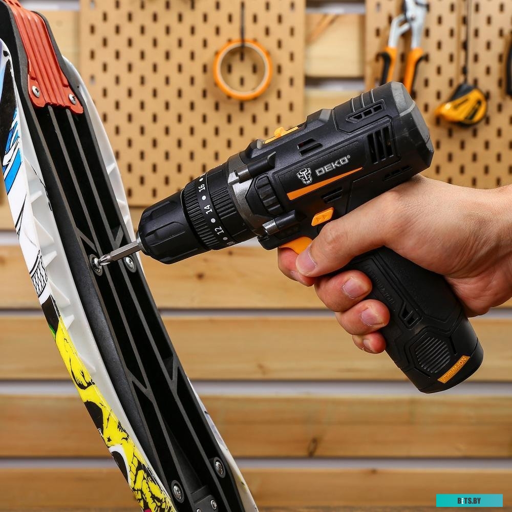 Дрель-шуруповерт Deko GCD12DU3 SET4 063-4038 (с 2-мя АКБ, кейс, набор оснастки)