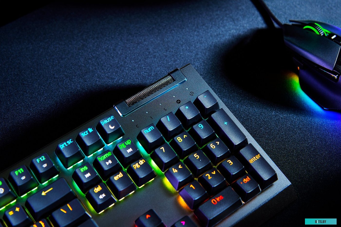 Механическая клавиатура Razer BlackWidow V4 X RZ03-04700200-R3U1
