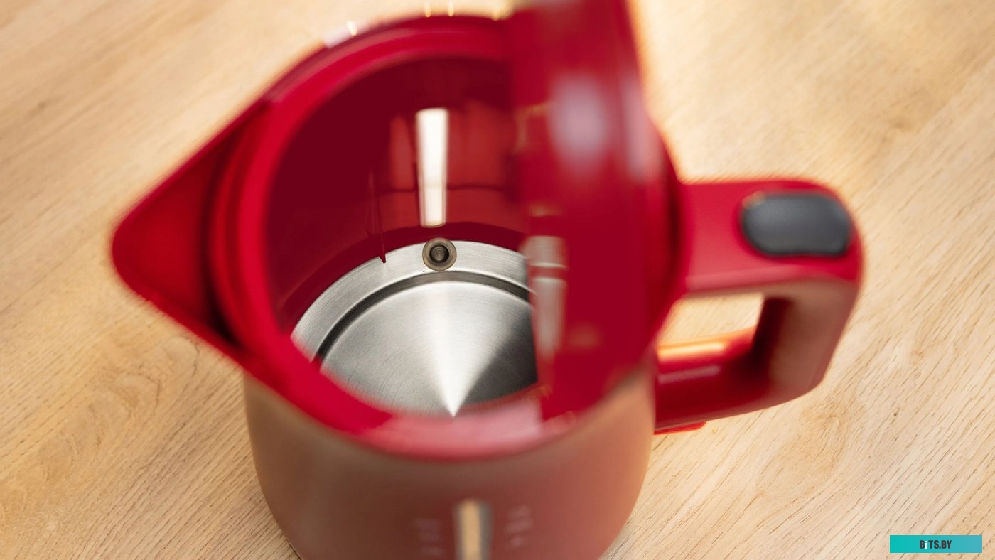 TWK4M224 Чайник Bosch TWK4M224 1.7л. красный