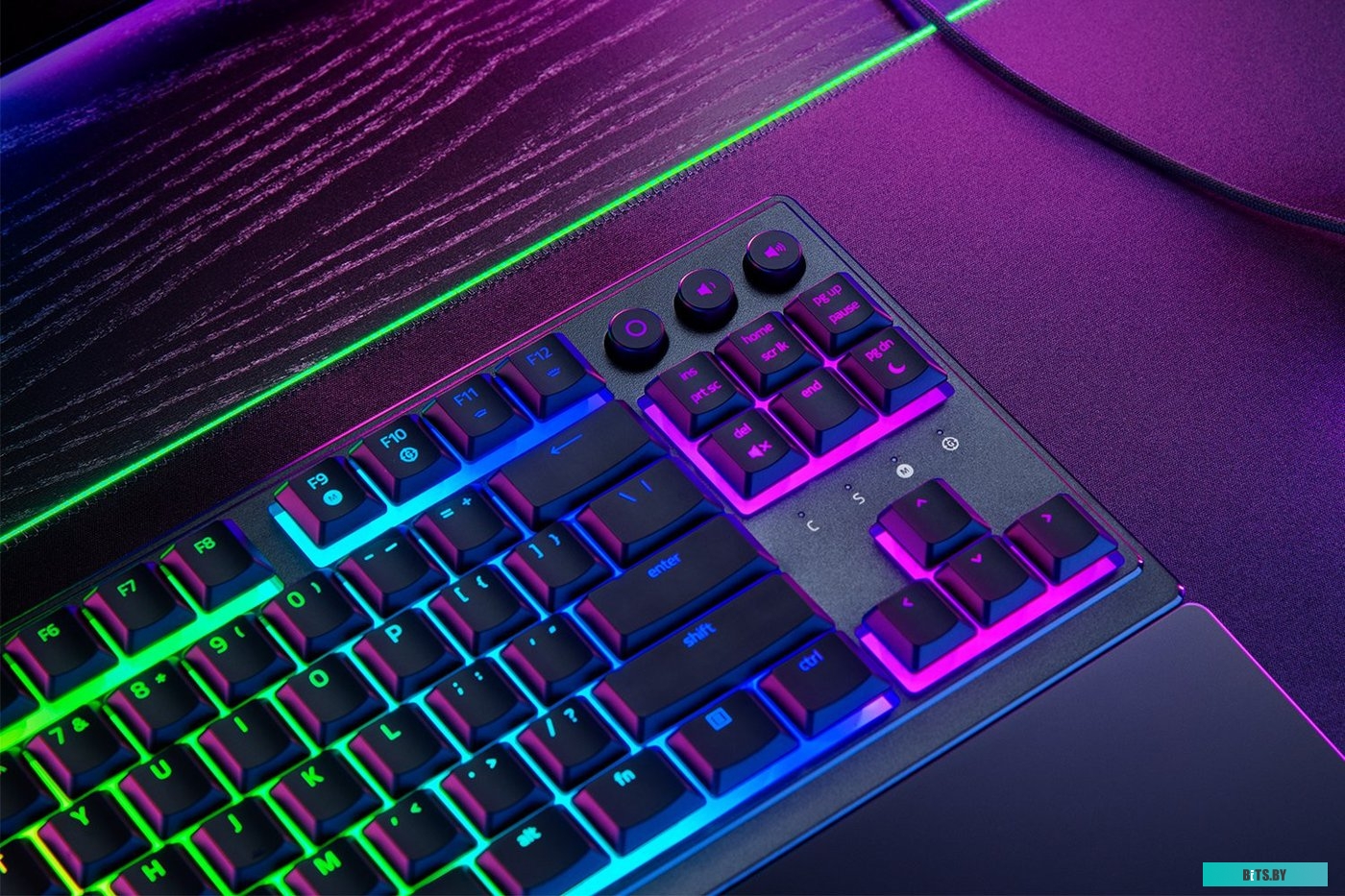 Игровая клавиатура Razer Ornata V3 Tenkeyless RZ03-04881600-R3R1
