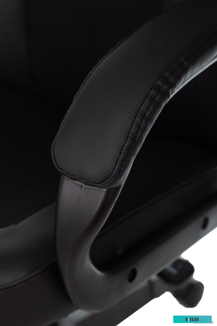 Кресло Бюрократ ZOMBIE GAME 17 CARBO (черный)