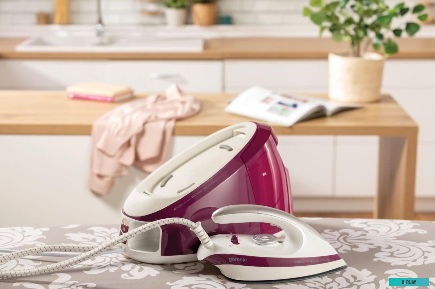 SGD2800WV Парогенератор Gorenje SGD2800WV 2200Вт фиолетовый