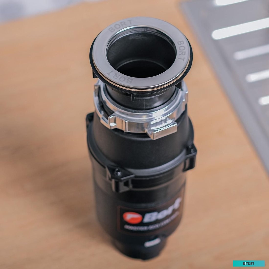 93417999 Измельчитель пищевых отходов Bort Master Eco Control 390Вт черный [93417999]