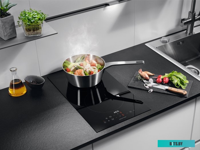 IKB32300CB Варочная поверхность AEG IKB32300CB черный