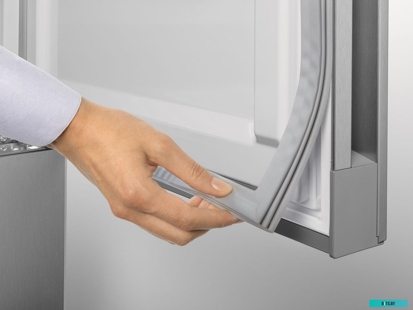 CNsdb 5223-22 001 Холодильники LIEBHERR/ Plus, EasyFresh, МК NoFrost, 3 контейнера МК, в. 185,5 см, ш. 60 см, класс ЭЭ A++, внутренние ручки, двери из