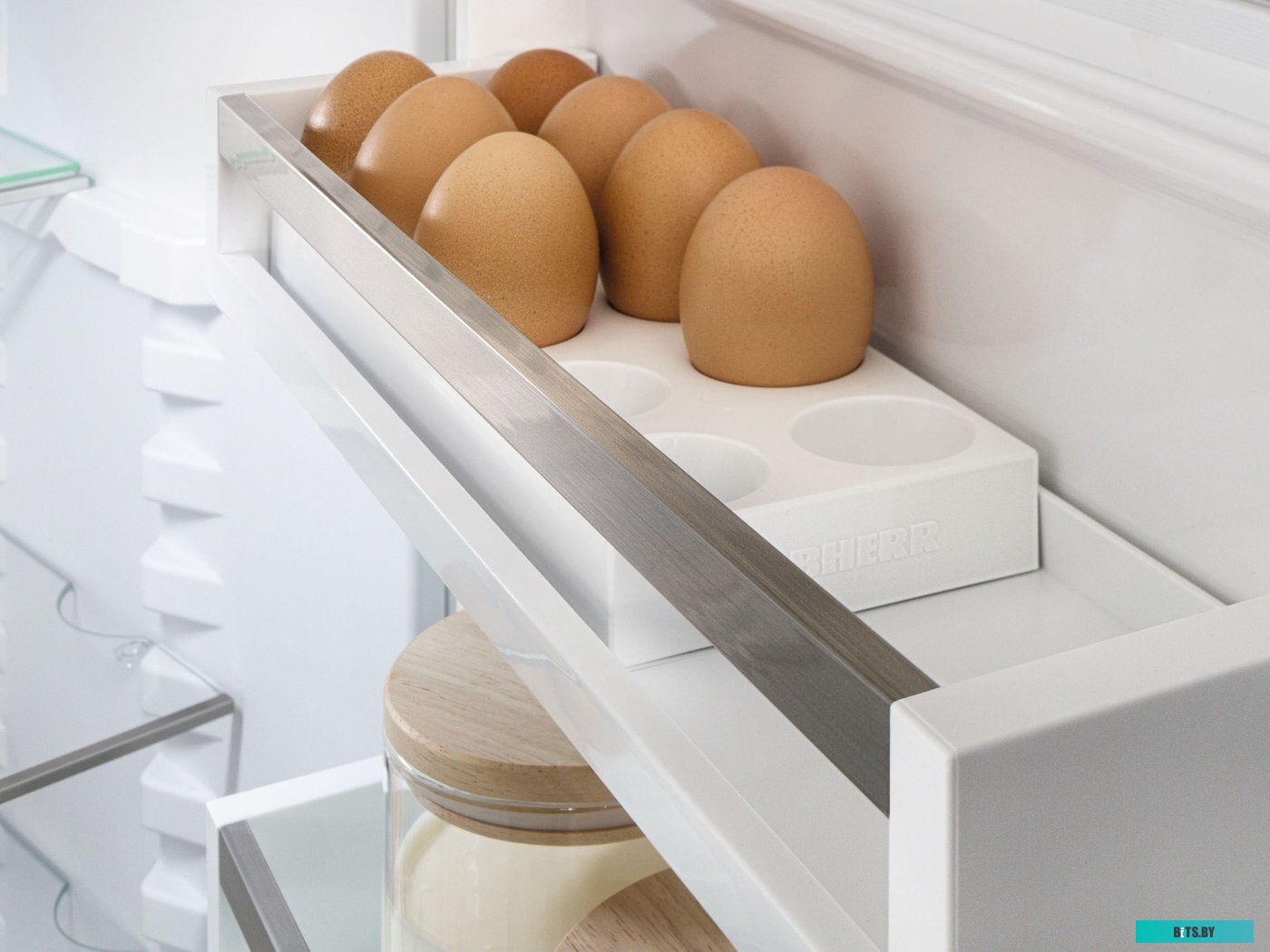 CNsdb 5223-22 001 Холодильники LIEBHERR/ Plus, EasyFresh, МК NoFrost, 3 контейнера МК, в. 185,5 см, ш. 60 см, класс ЭЭ A++, внутренние ручки, двери из