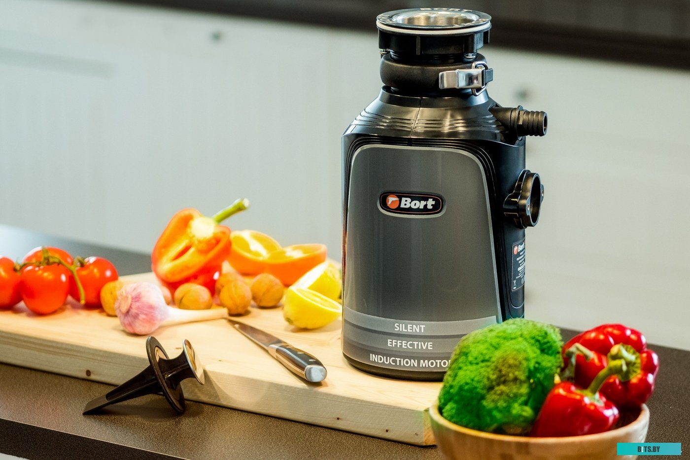 93410754 Измельчитель Bort Alligator 560Вт черный