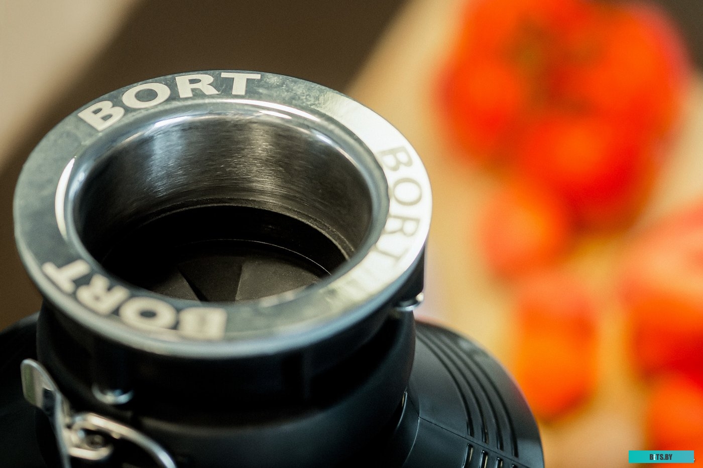 93410754 Измельчитель Bort Alligator 560Вт черный