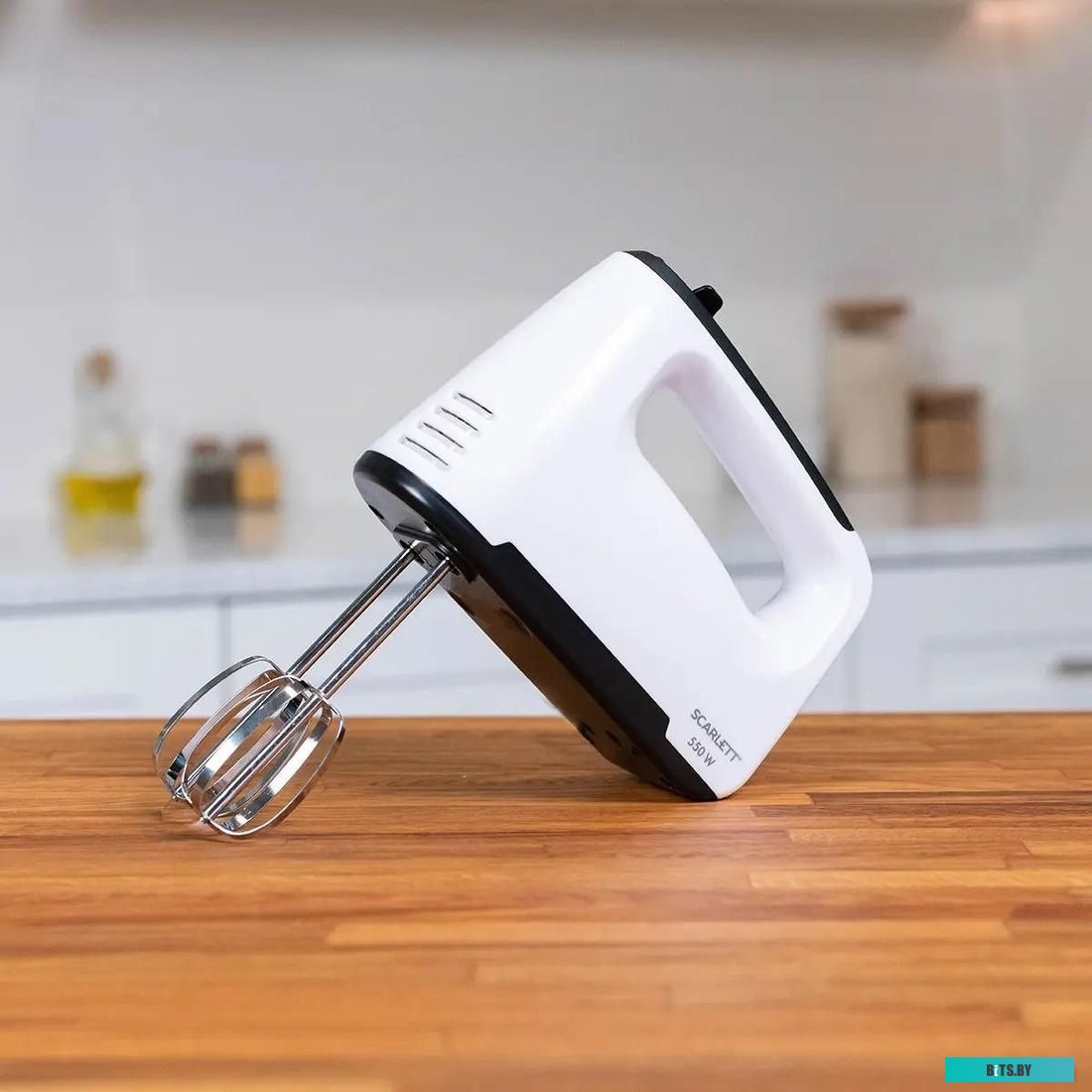 SC-HM40S22 Миксер Scarlett SC-HM40S22, ручной,  белый и черный