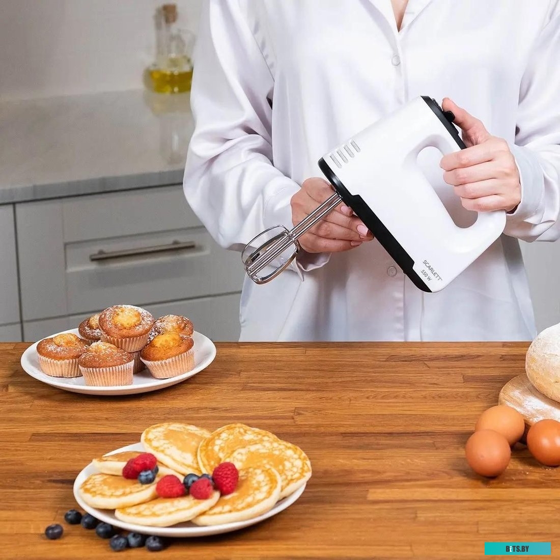 SC-HM40S22 Миксер Scarlett SC-HM40S22, ручной,  белый и черный