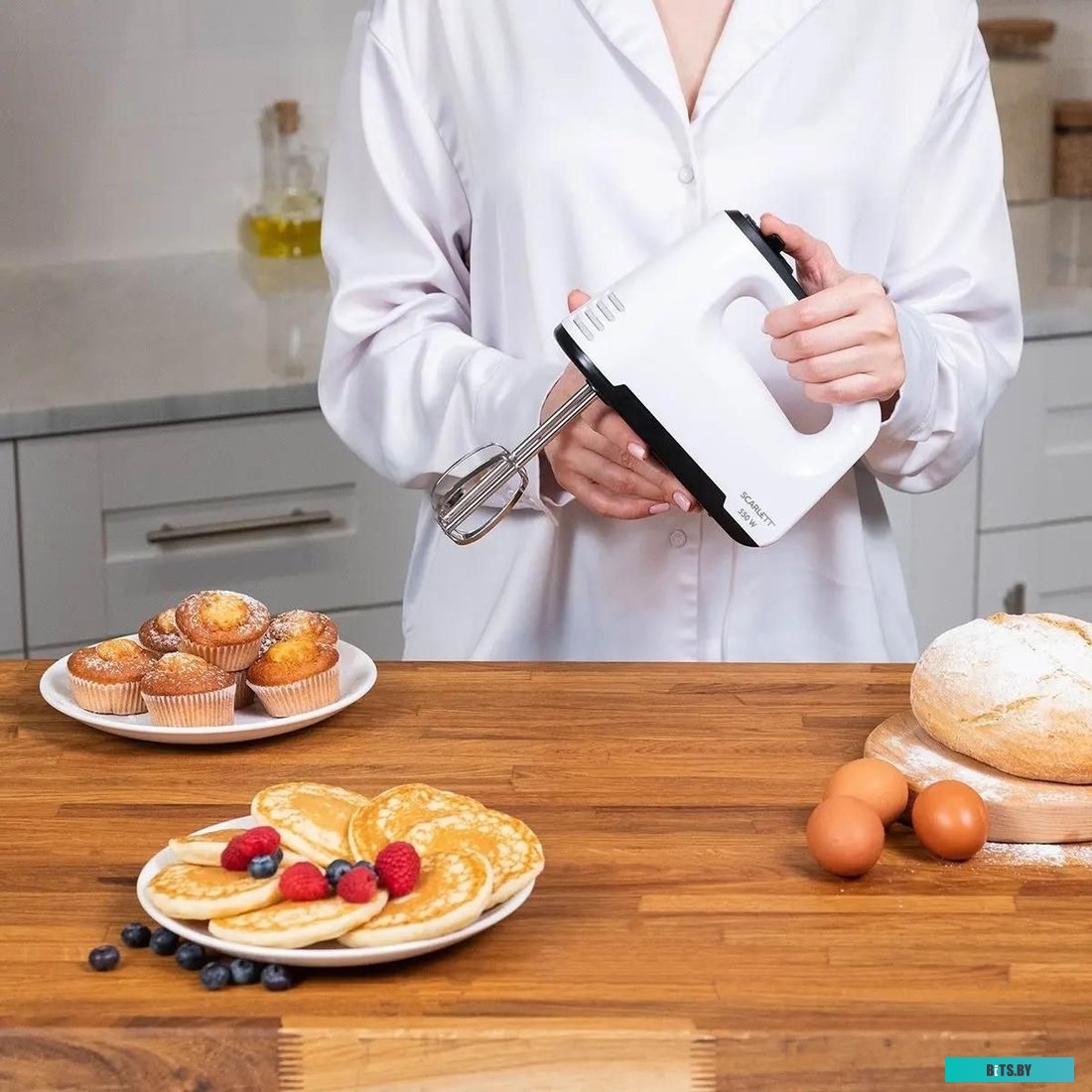 SC-HM40S22 Миксер Scarlett SC-HM40S22, ручной,  белый и черный
