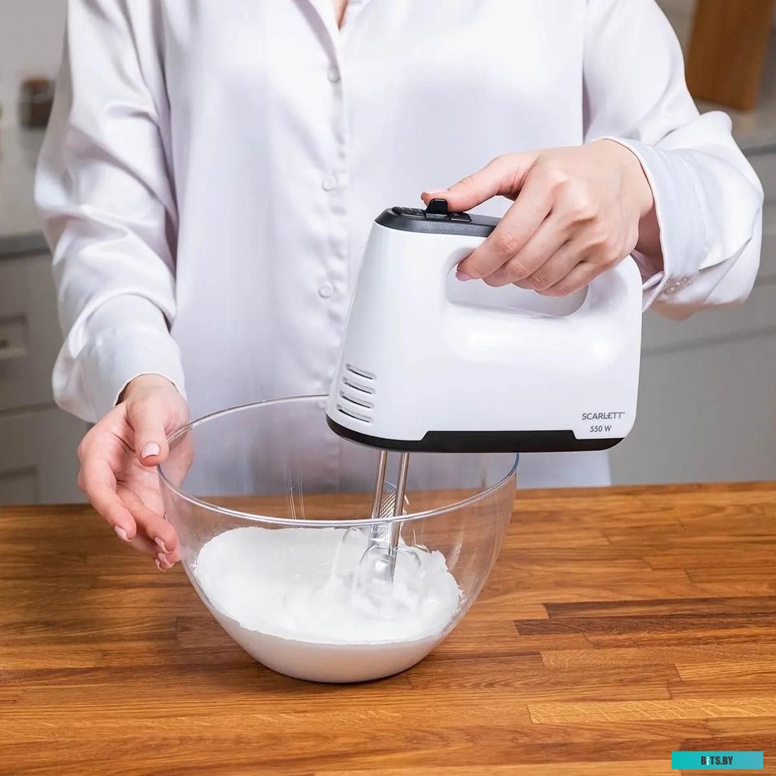 SC-HM40S22 Миксер Scarlett SC-HM40S22, ручной,  белый и черный