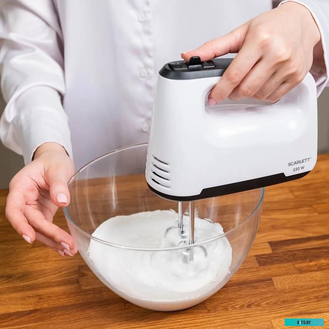 SC-HM40S22 Миксер Scarlett SC-HM40S22, ручной,  белый и черный