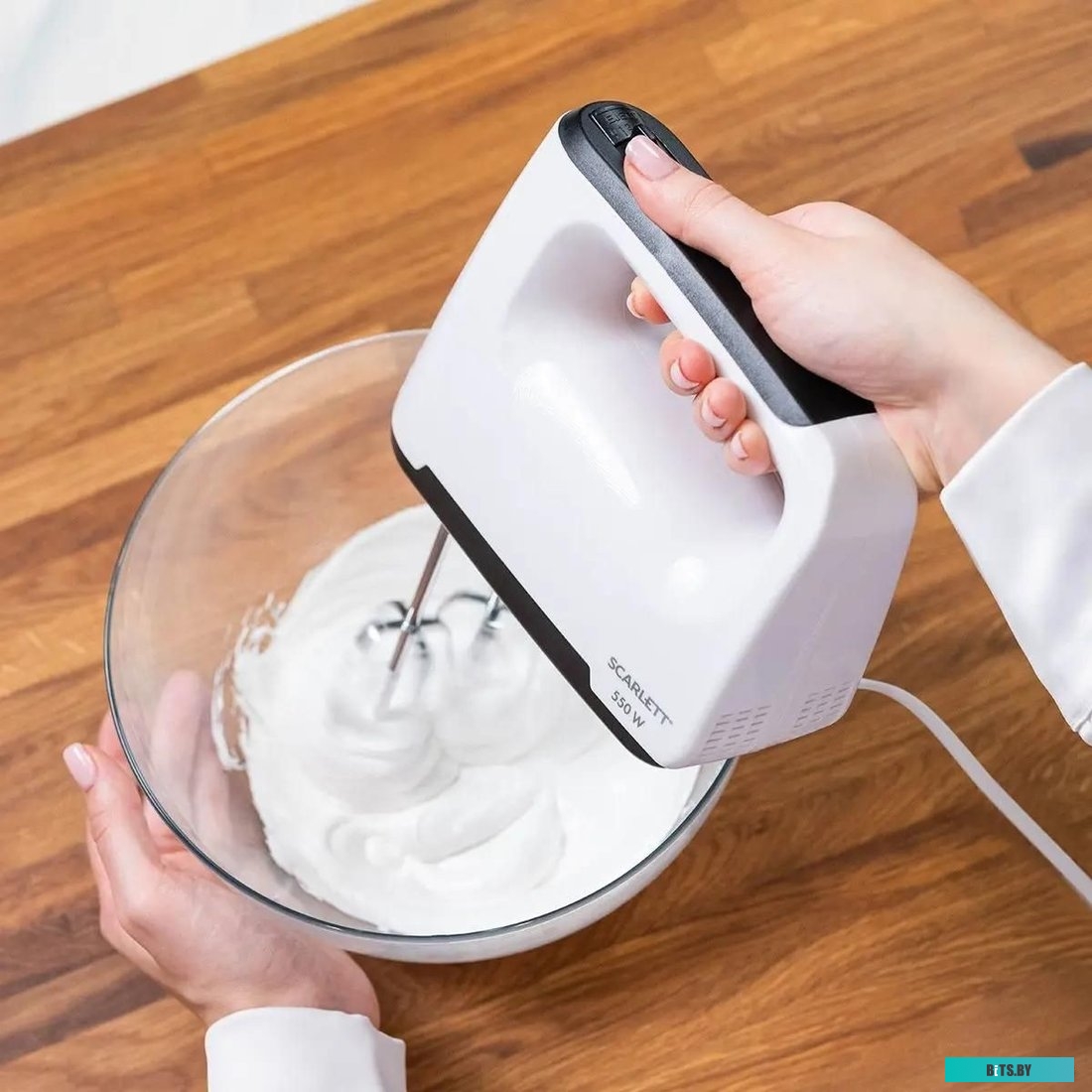 SC-HM40S22 Миксер Scarlett SC-HM40S22, ручной,  белый и черный
