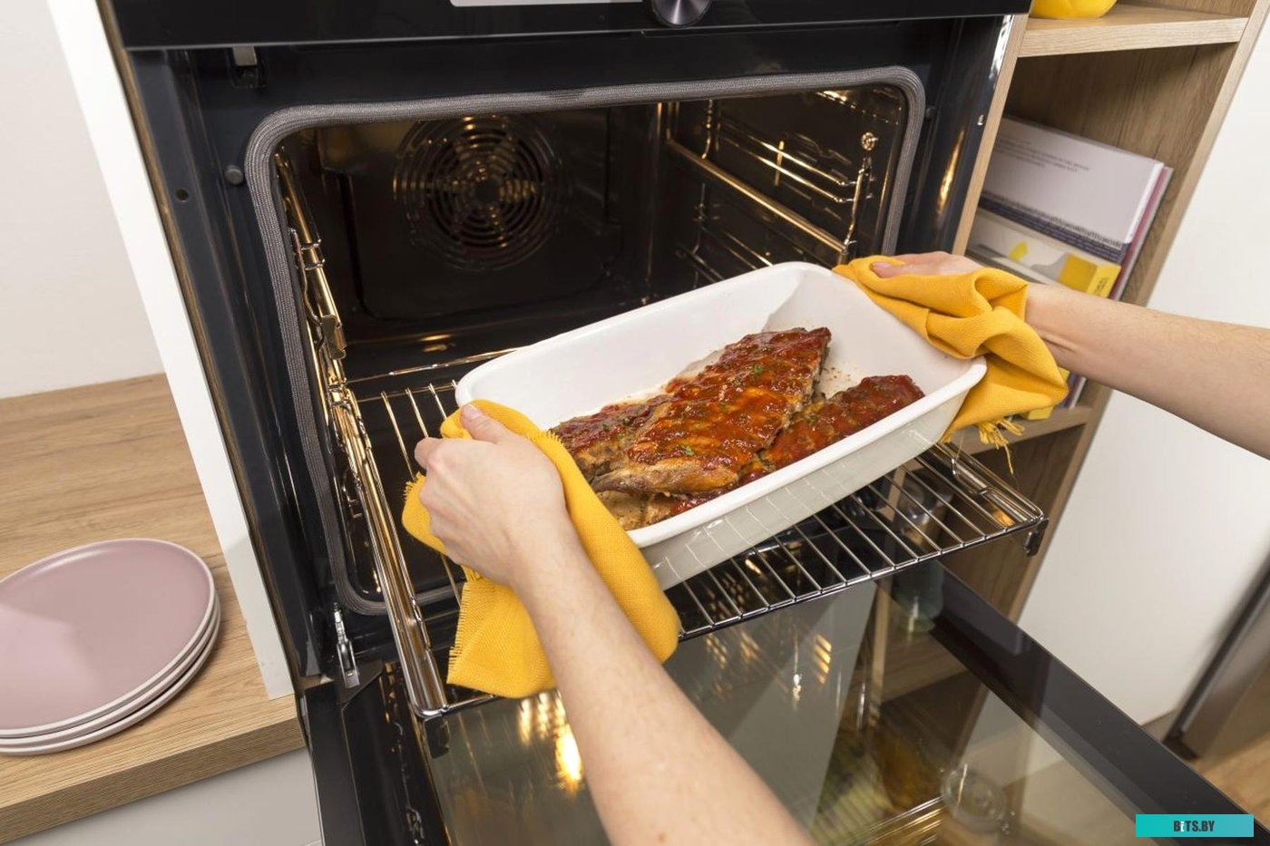 BO6735E02BK Встраиваемые электрические духовки GORENJE/ Духовой шкаф, Полезный объем: 77 л, Стандартный шарнир дверцы, Решетка, Съемные направляющие, 