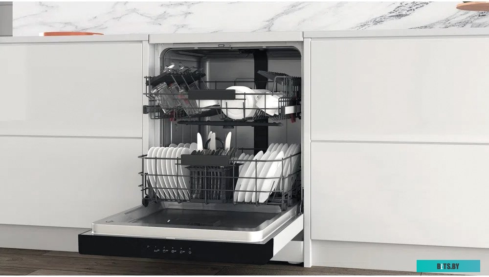 869991625670 Холодильник Indesit ITR 4200 W 2-хкамерн. белый