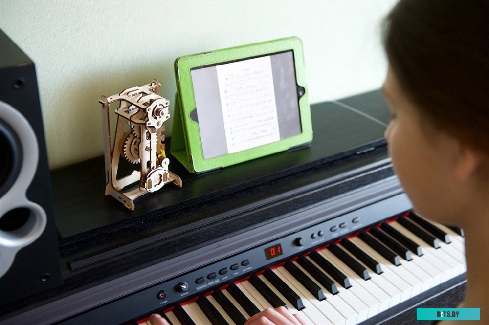 70/1/33 Триммер электрический Huter GET-28Li,  аккумуляторный,  18В,  2Ач,  с 1 АКБ, с ЗУ [70/1/33]