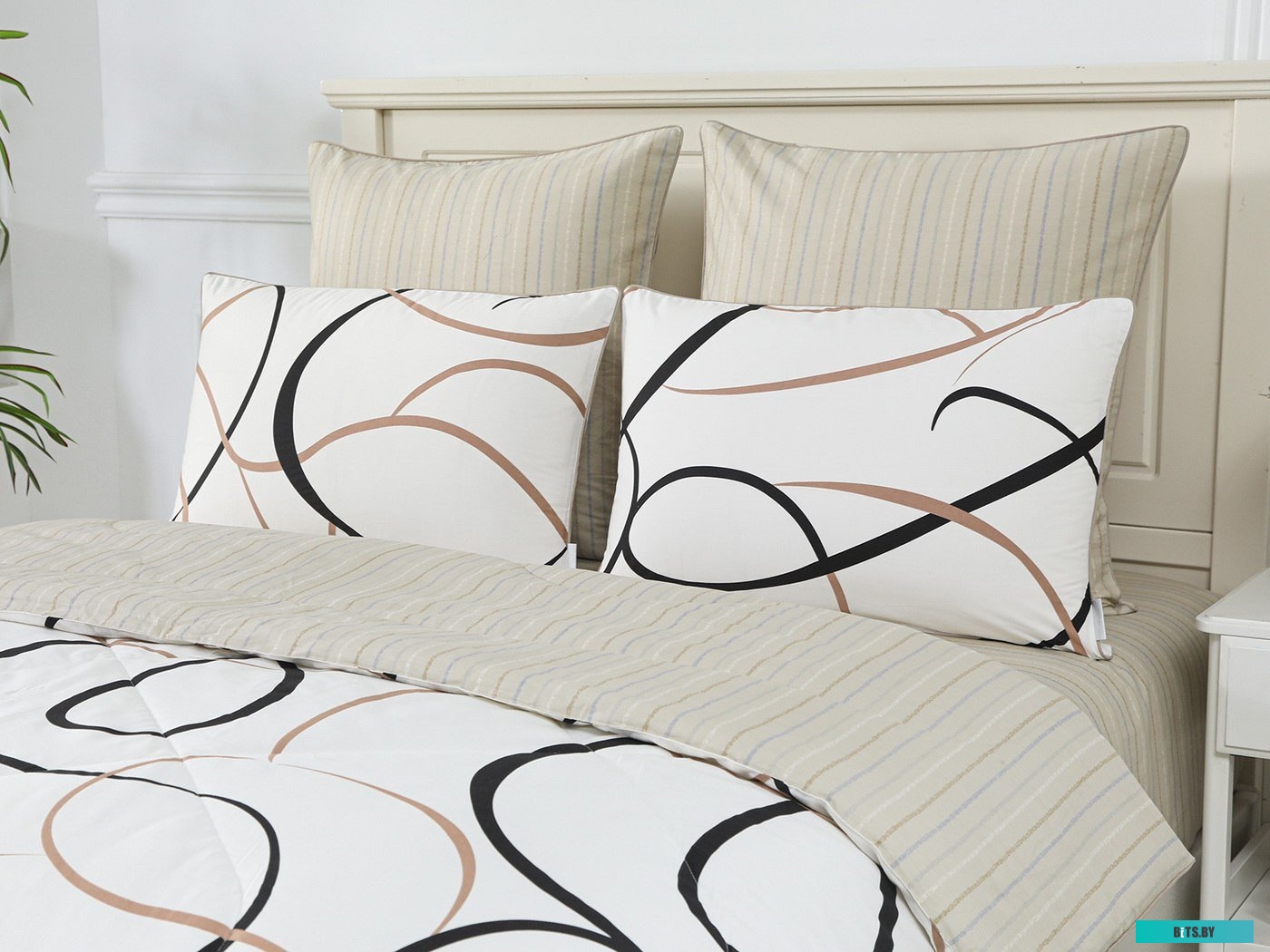 КТ-1685 Электрогриль KitFort КТ-1685,  белый и черный