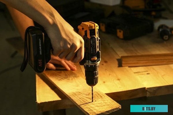 Дрель-шуруповерт Deko DKCD20FU-Li SET 63 063-4175 (с 2-мя АКБ, кейс)