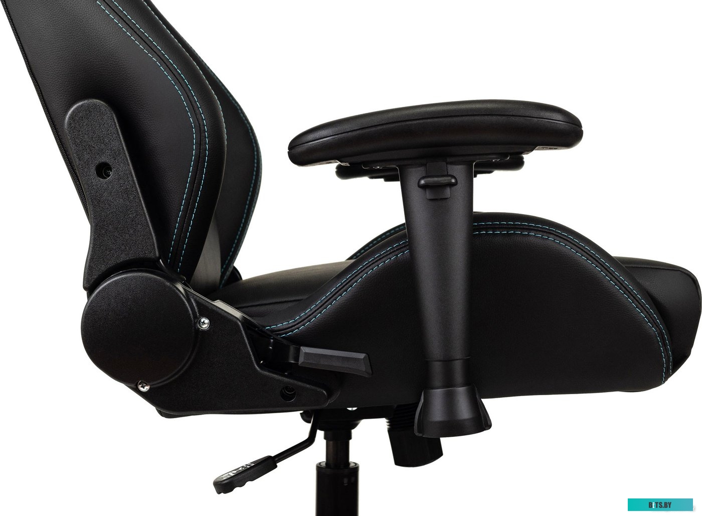 Бюрократ Knight Outrid Smile (экокожа черный)