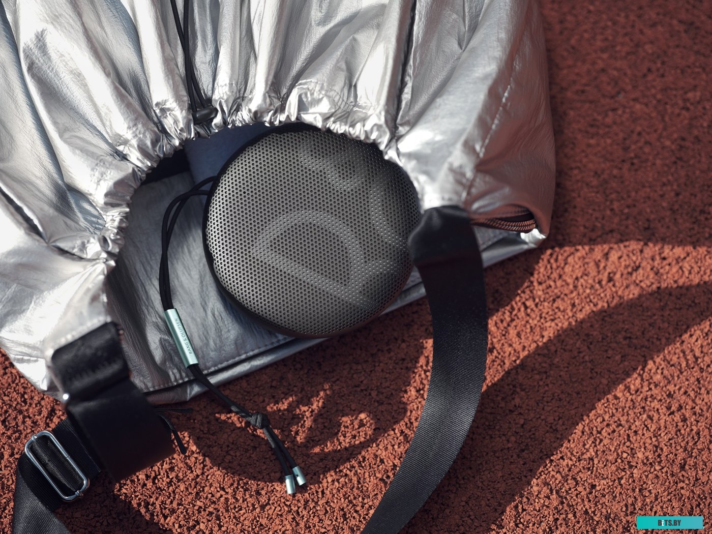 Bang & Olufsen Beosound A1 2nd Gen (черный антрацит)