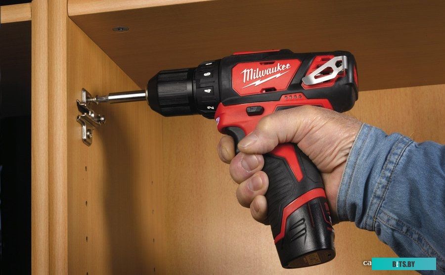 Milwaukee M12 BDD-202C 4933441915 (с 2-мя АКБ, кейс)