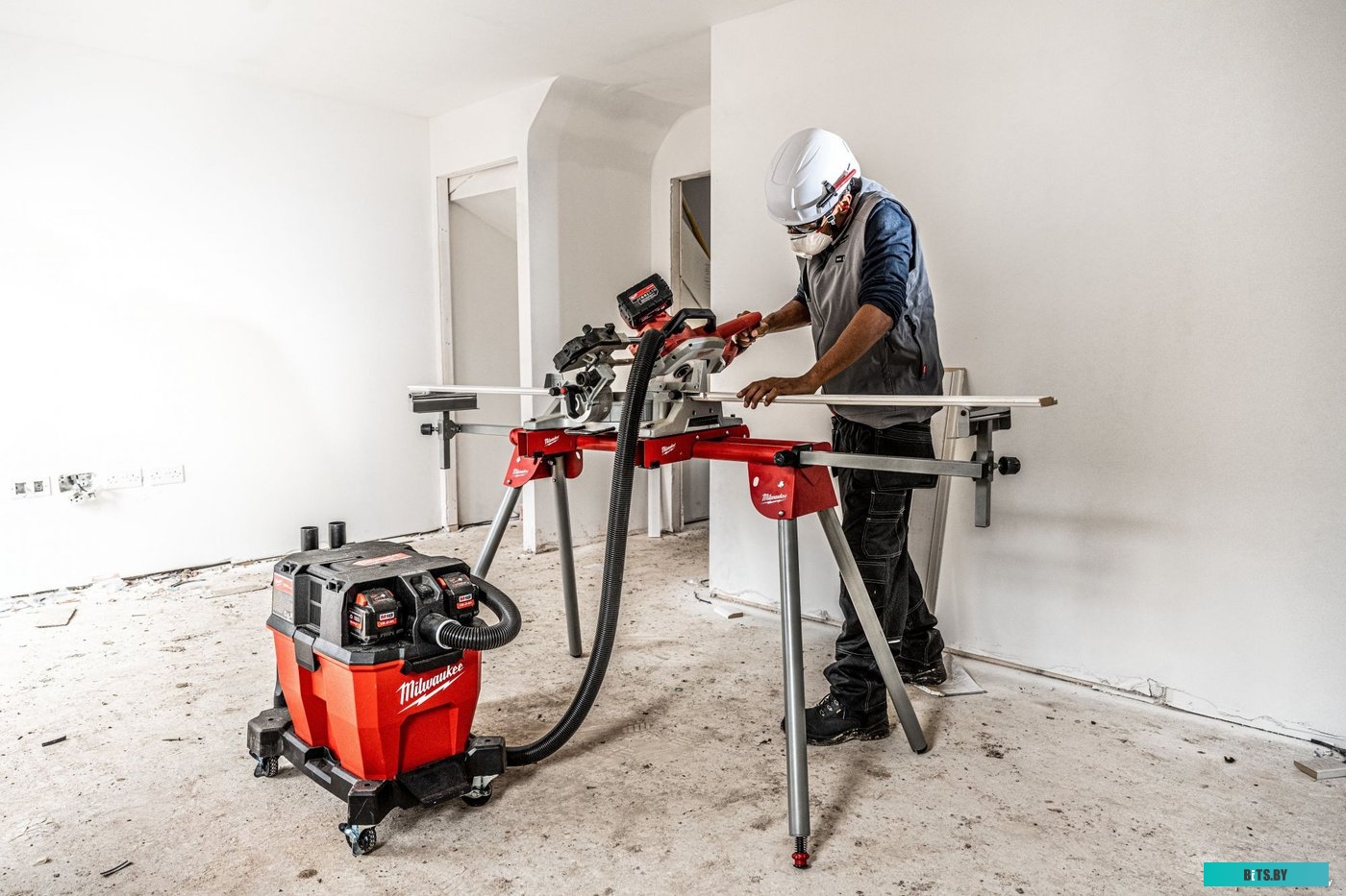 Milwaukee M18 F2VC23L (без АКБ)